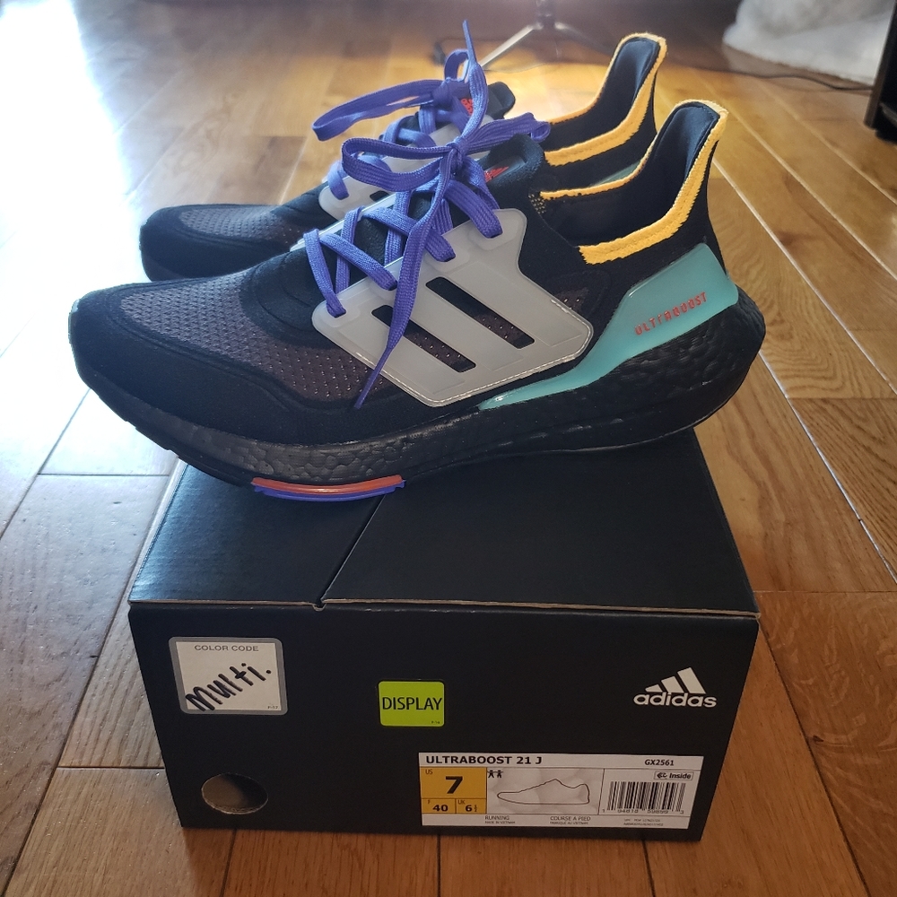 Adidas UltraBoost 21 J SZ. 7 (Boys) 9 (Women)